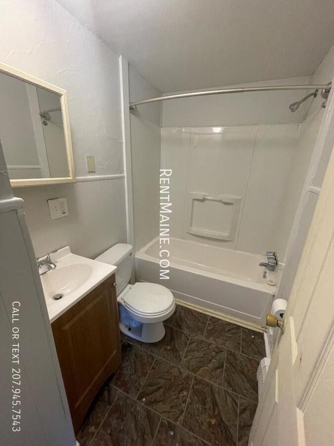 Building Photo - 22 Birch St