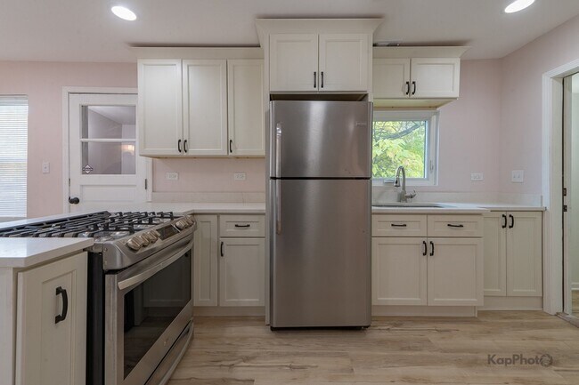 Building Photo - 2029 S Canalport Ave