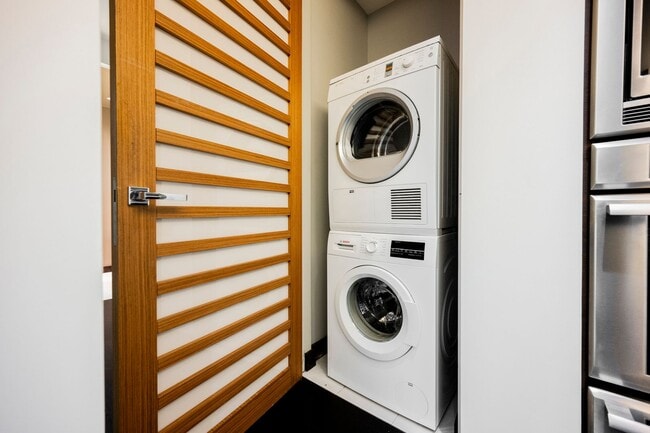 Building Photo - Waldorf Astoria Las Vegas- 1 bed .5 bath on the 39th floor!