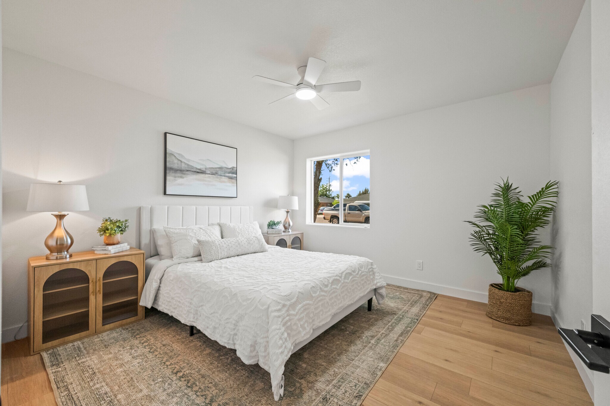 Main bedroom - 2225 E Monterosa St