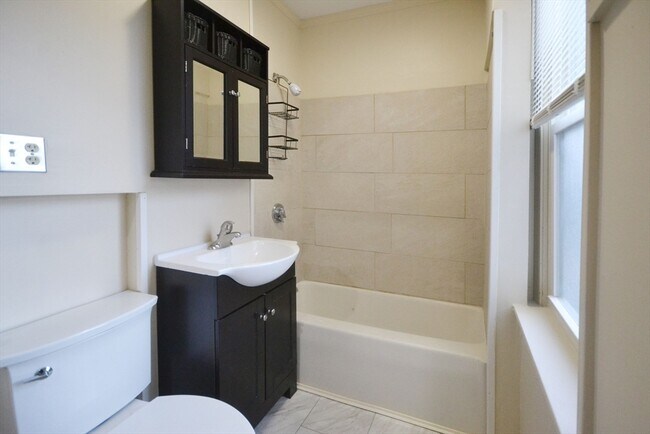 Building Photo - 143 Arlington St