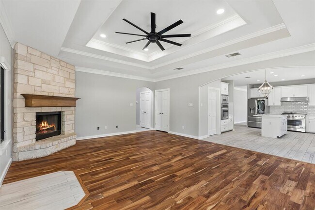 Building Photo - 501 Lone Star Dr