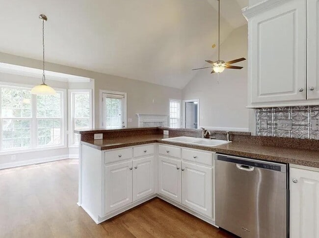 Building Photo - 1013 Sebring Dr