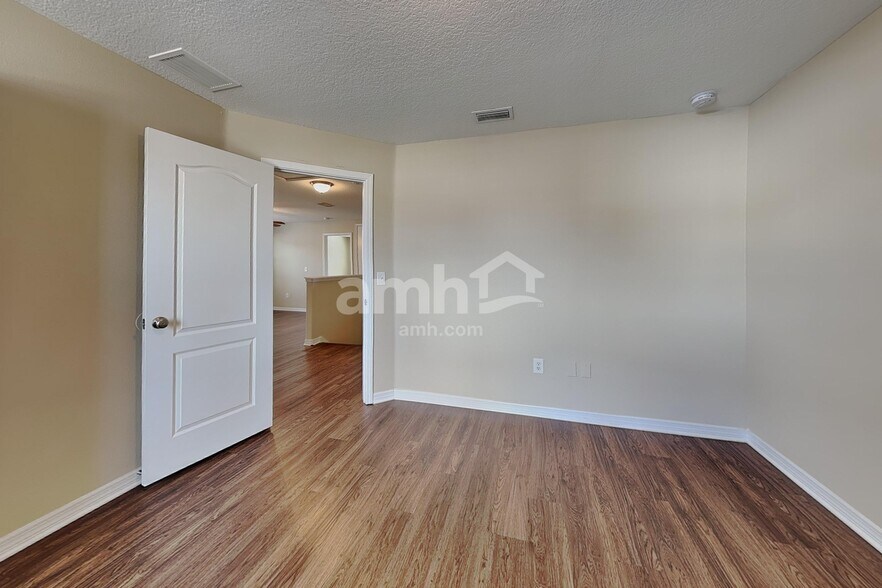 Building Photo - 15403 Quail Woods Pl