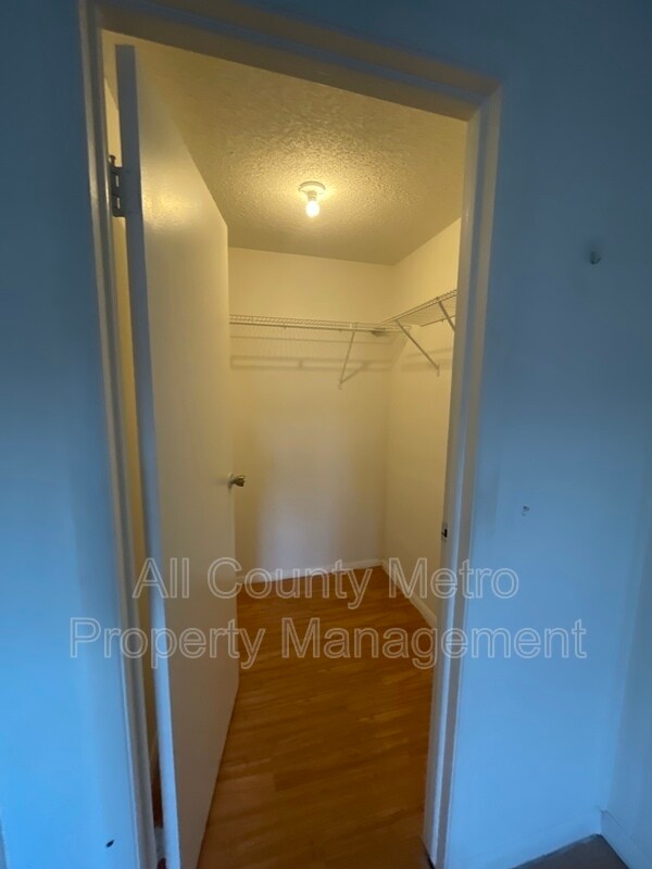 Building Photo - 4932 Sanoma Village