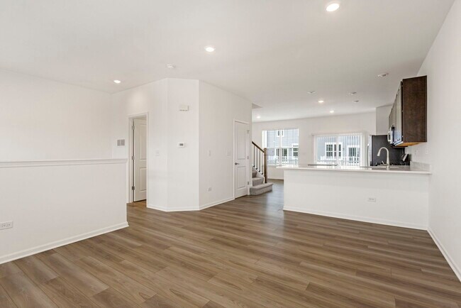 Building Photo - 25736 W Yorkshire Dr