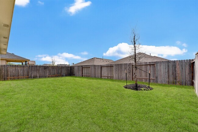 Building Photo - 1910 Hidden Cedar Dr