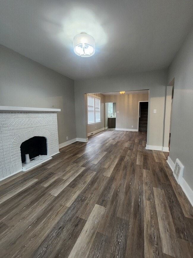 Building Photo - 8000 S Woodlawn Ave