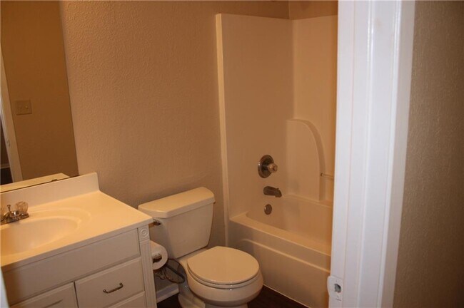 Building Photo - 2208 Katy Ln