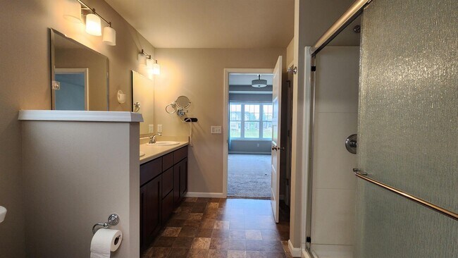 Building Photo - 9359 Highland Gate Way