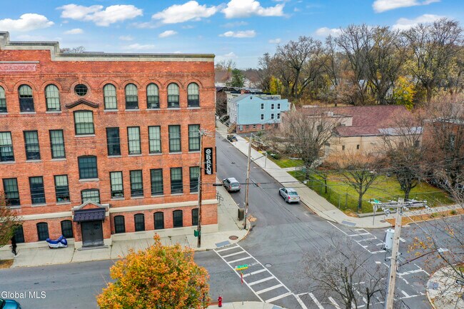 Building Photo - 69 2nd St