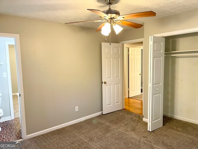 Building Photo - 3305 Spring Creek Dr SE