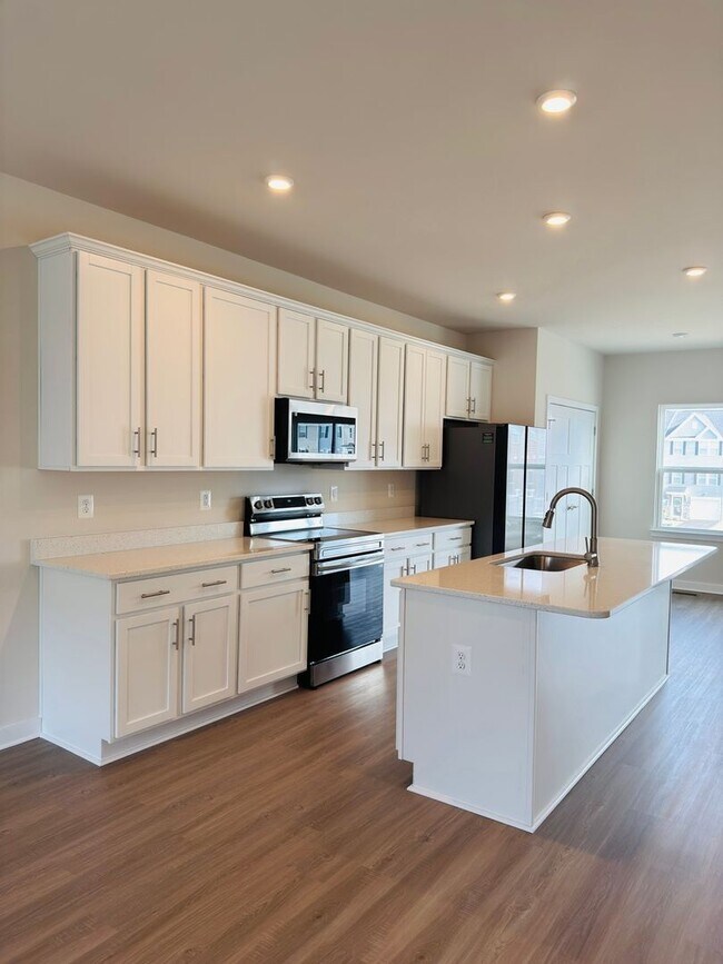 Building Photo - Brand New 4 Bed 3.5 Bath End Unit Townhome in Inwood