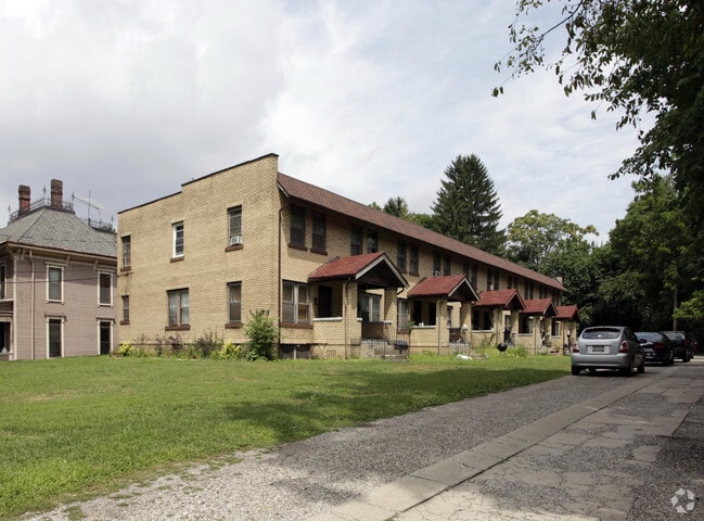 Primary Photo - 463 W Main St