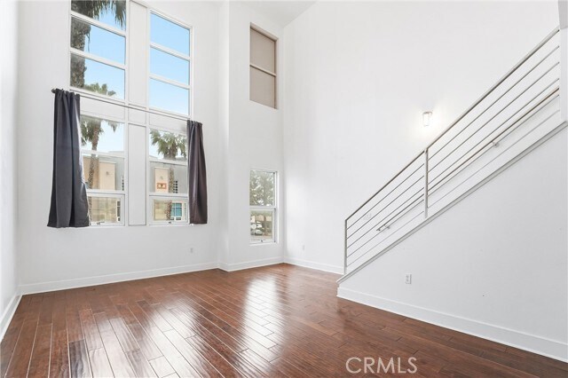 Building Photo - 911 E Santa Ana Blvd