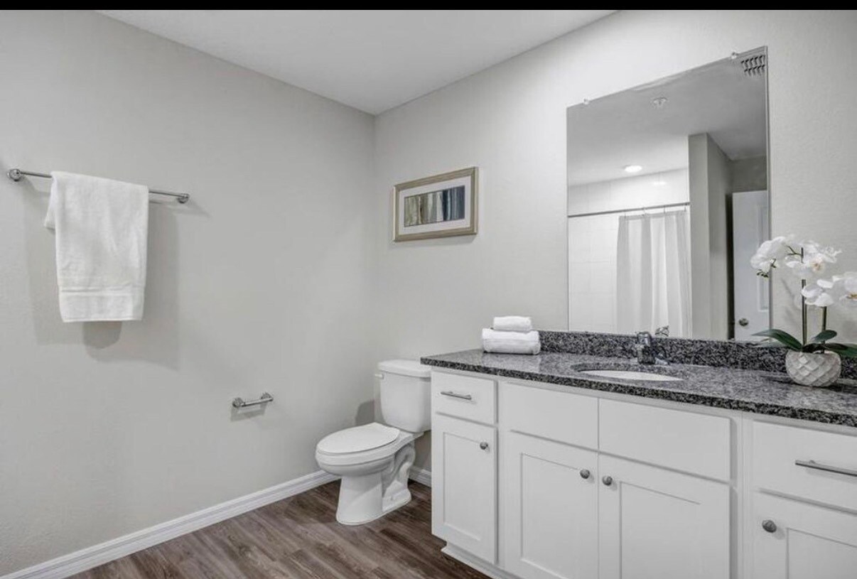 Building Photo - 11470 Oakfield Ct
