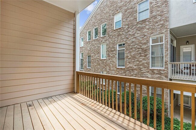 Building Photo - 1022 Emory Parc Pl