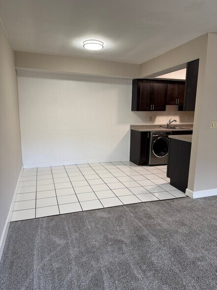 Building Photo - 2260 N Summit Ave