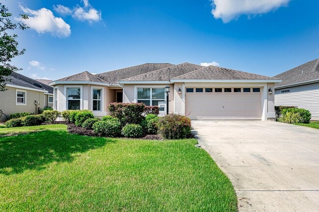 Building Photo - Fully Furnished 3/2 in beautiful Villages Community