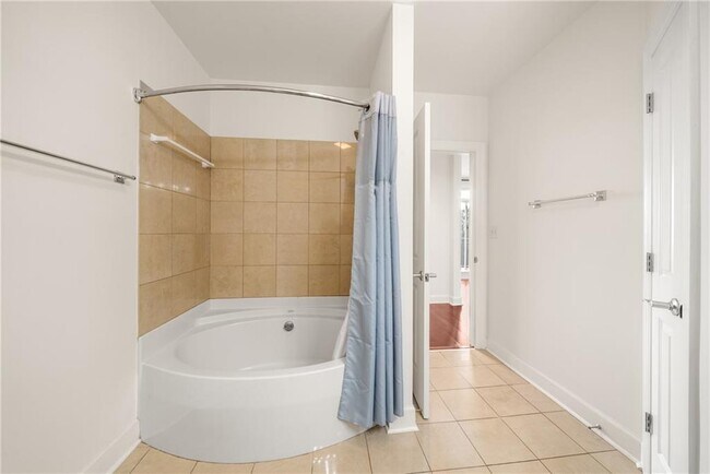 Building Photo - 325 East Paces Ferry Rd NE