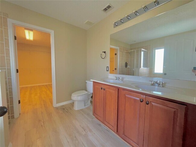 Building Photo - 603 Alfani St