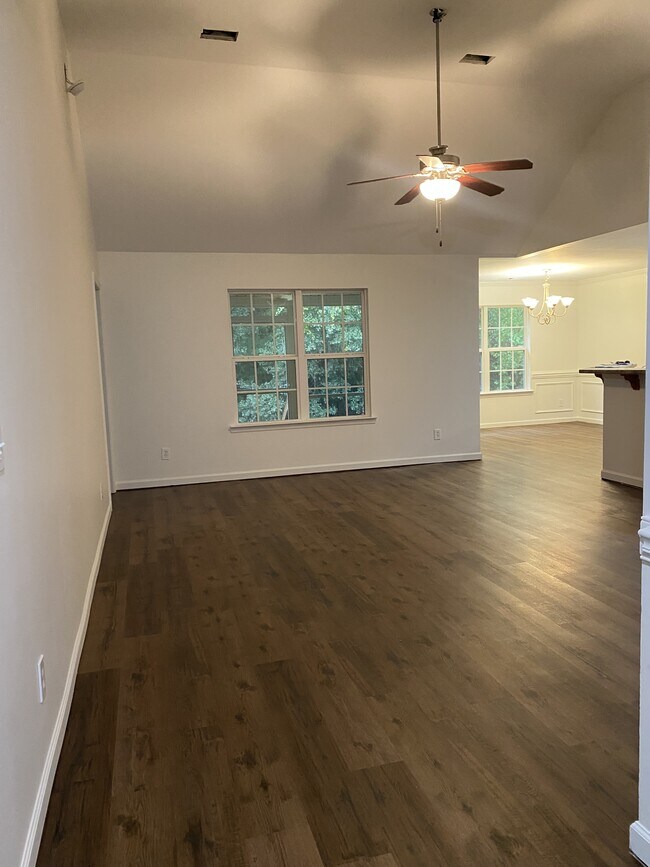 Building Photo - 1540 Bradley Blvd