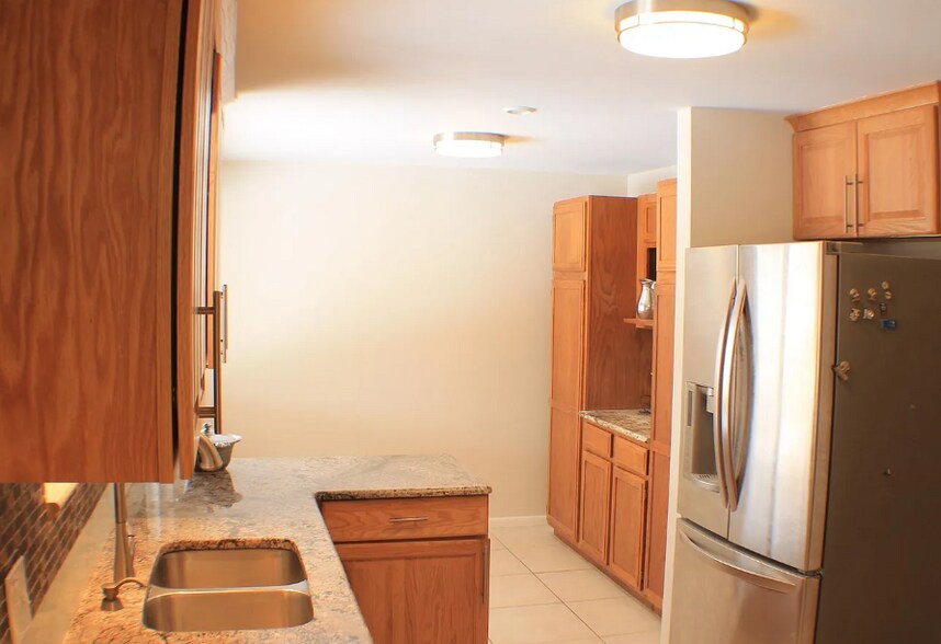 Large kitchen, lots of storage - 6482 Zephyr St