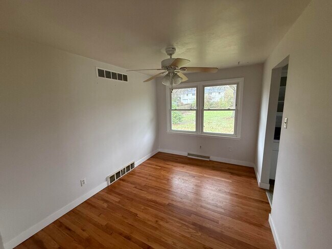 Building Photo - 211 Bourn Ave