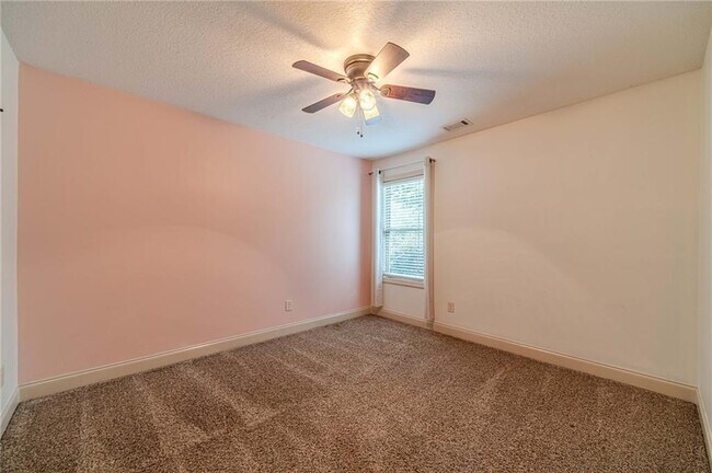Building Photo - 511 Lena Dr