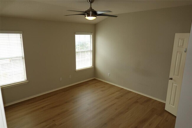 Building Photo - 16100 S Great Oaks Dr