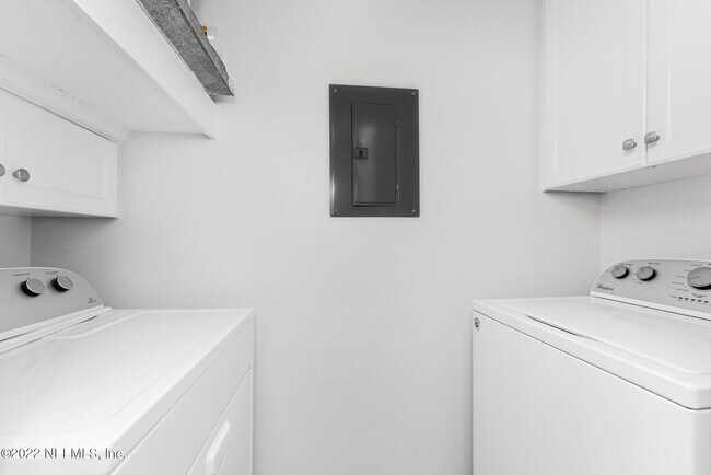 Building Photo - 230 Colima Ct