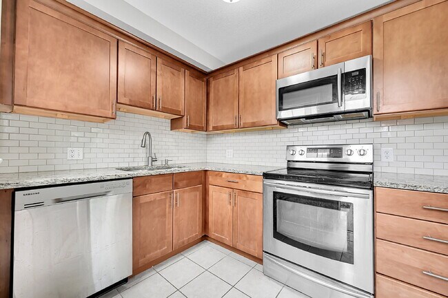 Building Photo - $2,095 - Updated 2 bed/1 bathroom Denver C...
