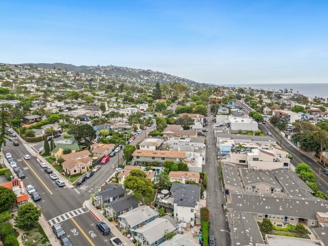 Building Photo - Catalina Apartments