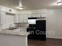 Building Photo - 917 N Yale Ave