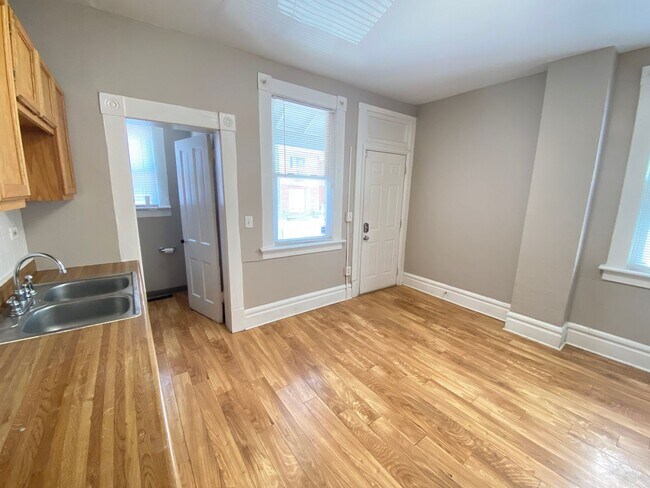 Building Photo - Hunter Ave 1444-1446 MLR (LH2)