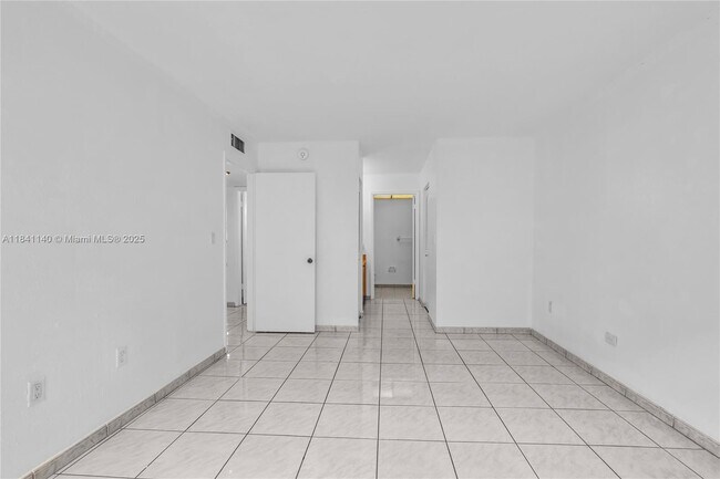 Building Photo - 325 NW 72nd Ave