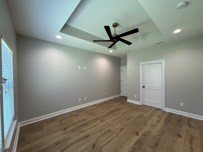 Building Photo - "Charming 4 Bed, 2 Bath Home with Granite ...