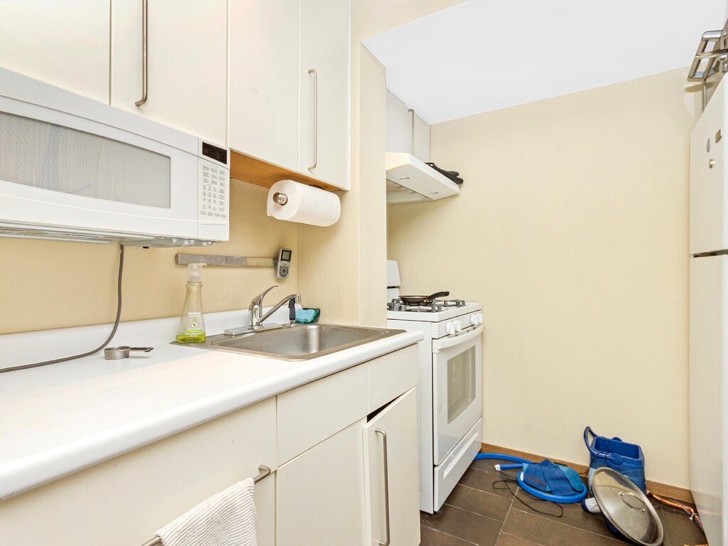 Building Photo - 170 Rawson Rd