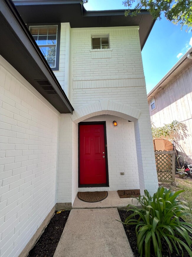 Building Photo - 9708 Sugar Hill Dr