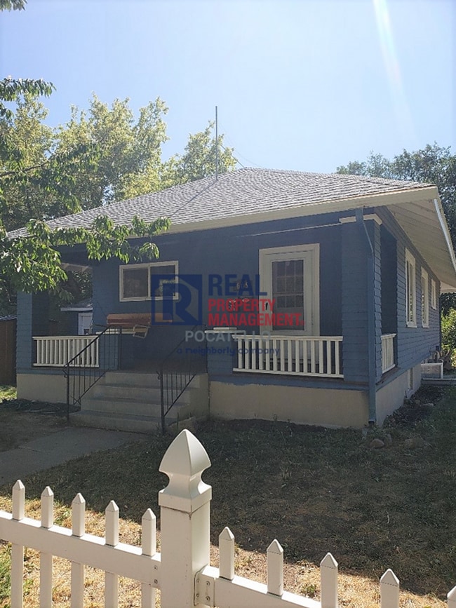 Building Photo - 605 S 11th Ave