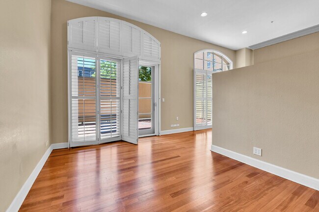 Building Photo - $1,900.00, 1 bed, 1 bath, located in Denve...