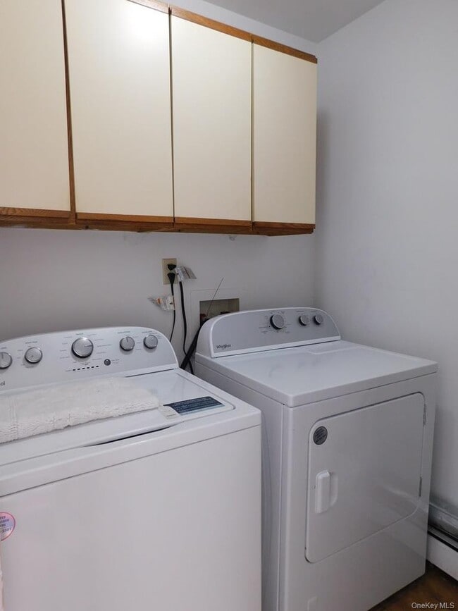 Building Photo - 729 Hewitt Ln