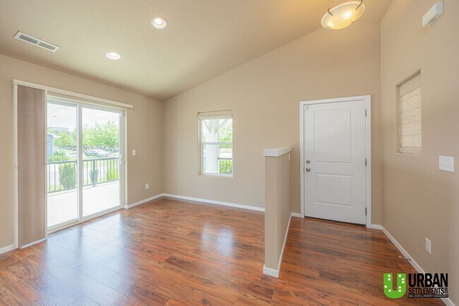 Building Photo - Single Story home with 2 bed and office fo...