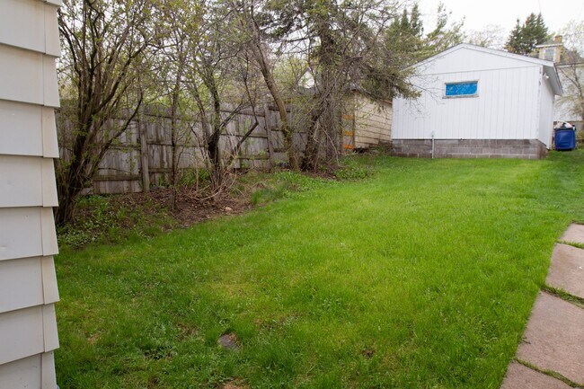Building Photo - JUNE 2026 - Duluth MN 4 Bedroom - 2 Bath -...