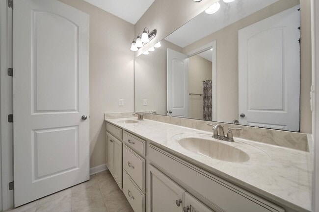 Building Photo - Gorgeous 4 Bed 3.5 Bath Home with Basement...