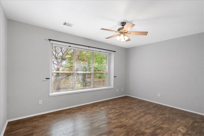 Building Photo - 2225 Speidel Dr