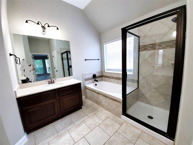 Building Photo - 603 Spanish Mustang Dr