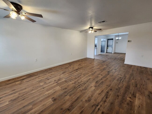 Building Photo - Renovated Beauty with a full-service Casita