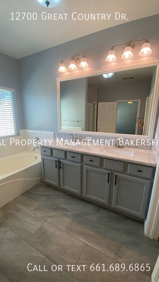 Building Photo - 12700 Great Country Dr