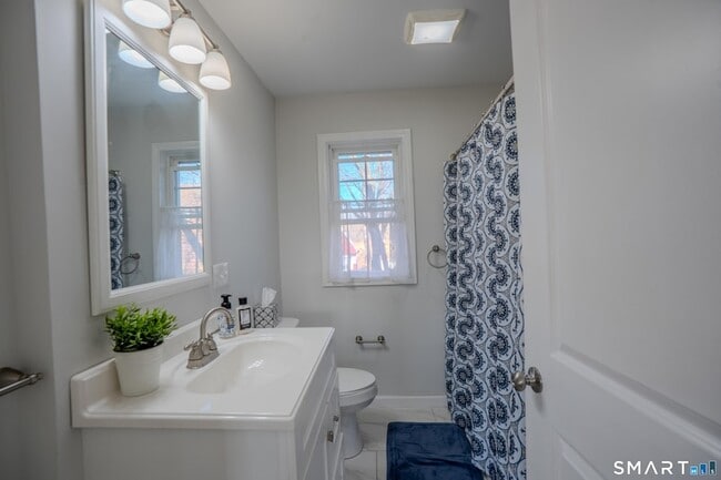 Building Photo - 348 Buckingham Ave